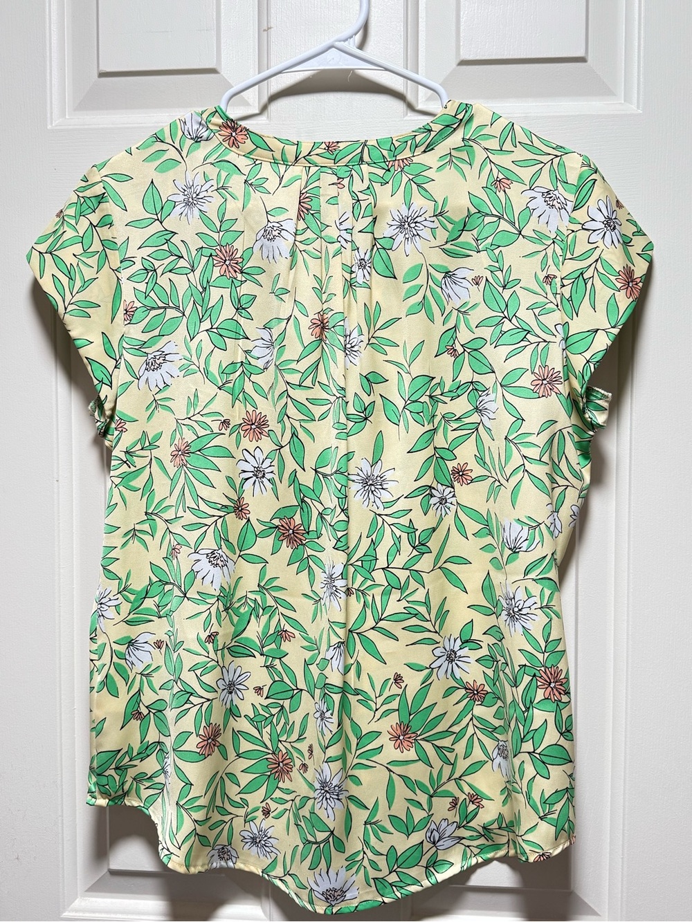 Liz Claiborne V-Neck Short Sleeve Top Yellow/Green Floral Petite M - Picture 3 of 4